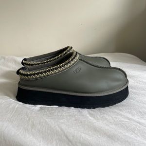 Ugg Platform Taz Tasman grey polished leather with green accent stitching